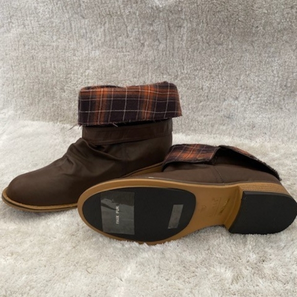 Boots - Picture 3 of 3